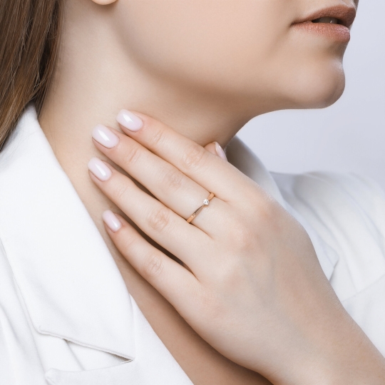 Кольцо из белого золота с выращенным бриллиантом и рубином