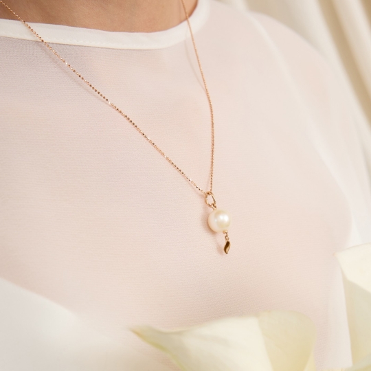 Подвеска из золота с жемчугом