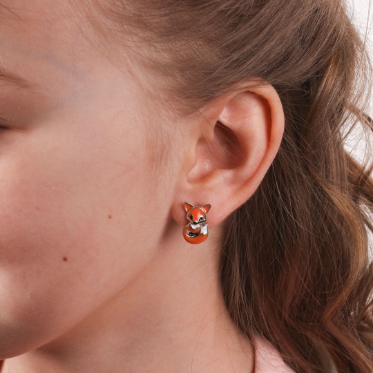 Серьги из серебра с ювелирными кристаллами лунный оникс и фианитами