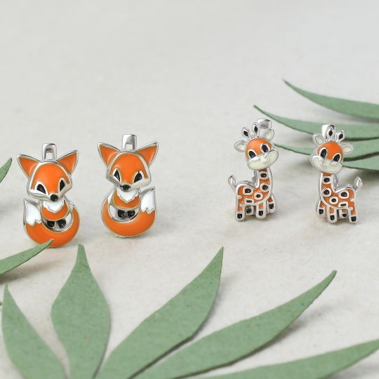 Серьги из серебра с ювелирными кристаллами лунный оникс и фианитами