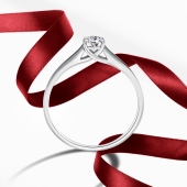 Кольцо из белого золота с бриллиантом 0,3 ct