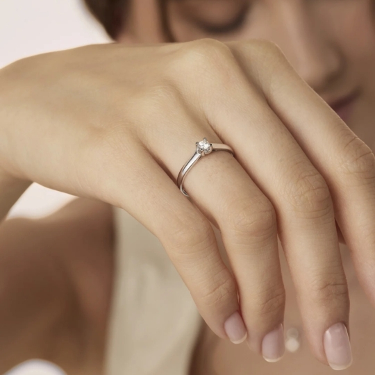 Кольцо из золота с гранатом