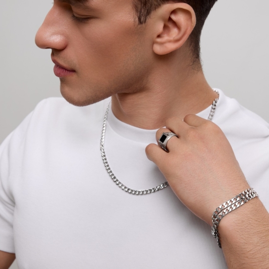 Шнурок из розового текстиля с серебряным замком