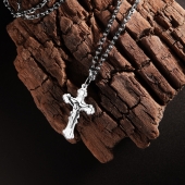 Подвеска-крест из платины