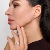 Кольцо из белого золота с бриллиантом