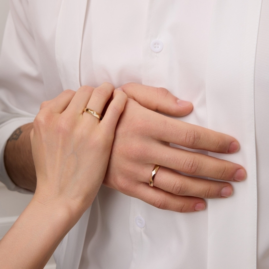 Обручальное кольцо из золота