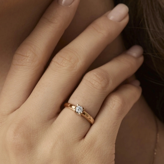 Кольцо из золота с топазом London и фианитами 