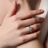 Кольцо из белого золота с бриллиантами