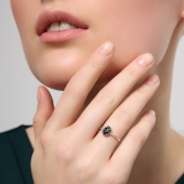 Кольцо из золота с бриллиантами и сапфиром