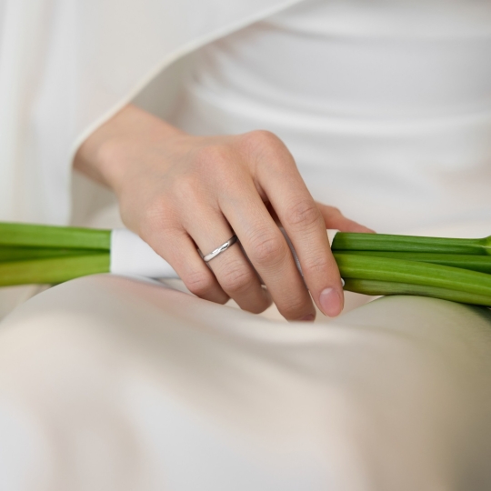 Кольцо из керамики с серебряной вставкой и фианитом