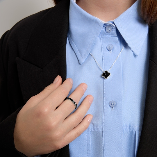 Кольцо из серебра с эмалью и фианитом