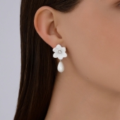 Серьги из серебра с жемчугом, эмалью и фианитами