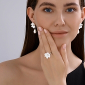 Серьги из серебра с жемчугом, эмалью и фианитами