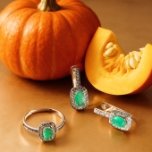 Серьги из золота с коньячными бриллиантами и изумрудами