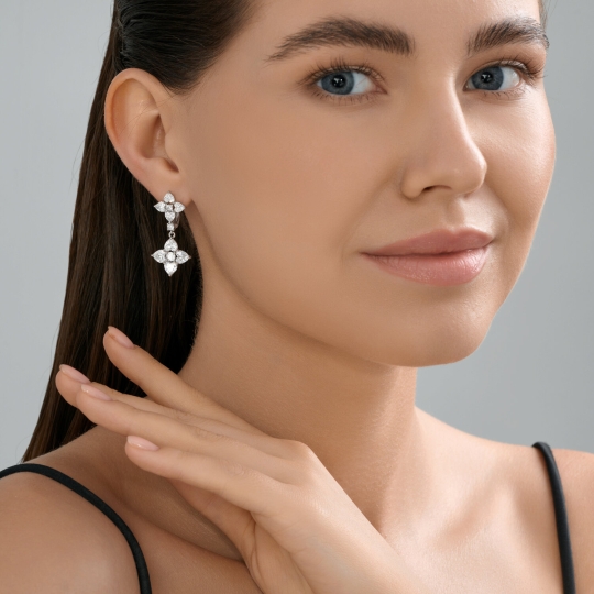 Серьги из серебра с фианитами 