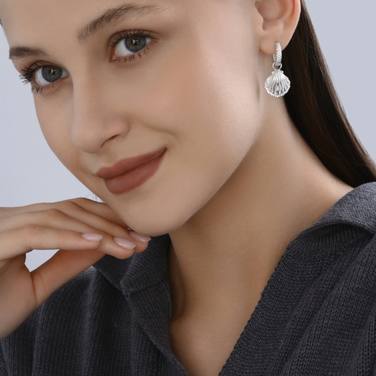 Серьги из серебра с ювелирным стеклом и фианитами