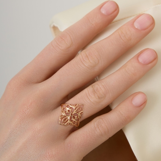 Кольцо из золота с фианитами