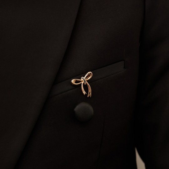 Брошь-булавка из золота "Буква Р"