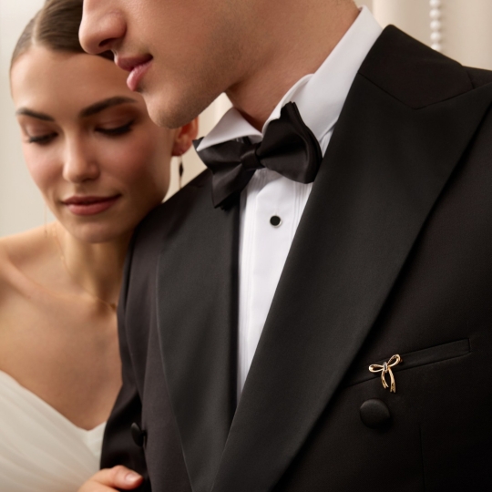 Брошь-булавка из золота "Буква Р"