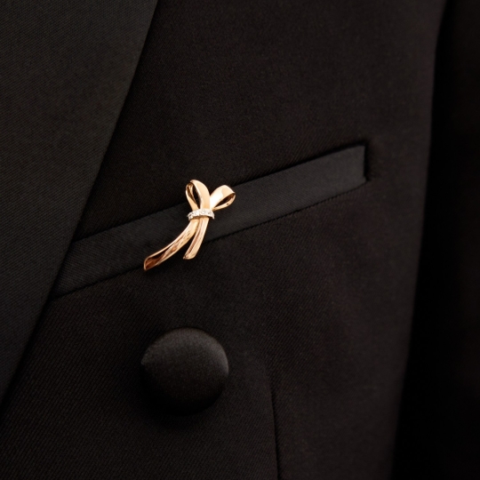 Брошь из золота с фианитами