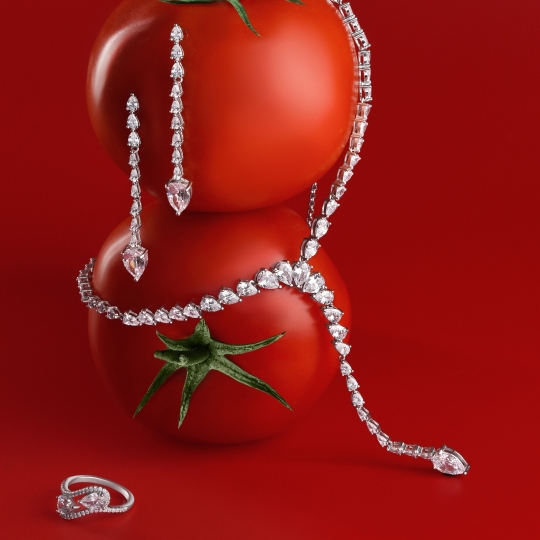 Серьги из серебра с ювелирными кристаллами лунный оникс