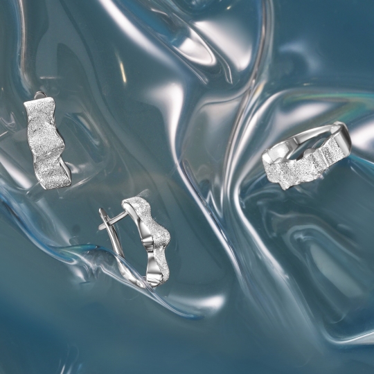 Кольцо из серебра с лунным ювелирным кристаллом Кольцо из серебра с лунным ювелирным кристаллом