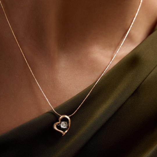 Подвеска из золота с бриллиантом