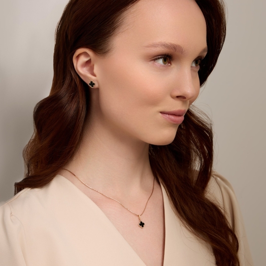 Подвеска из золота с ониксом