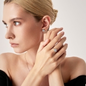 Кольцо из белого золота с выращенными бриллиантами