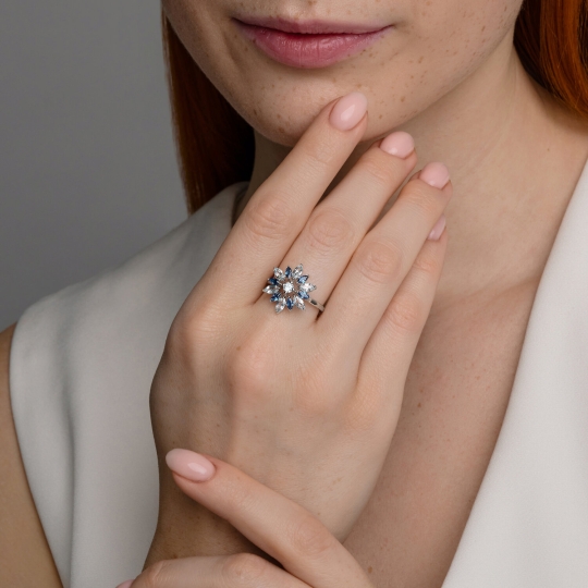 Кольцо из серебра с фианитами