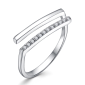 Кольцо из серебра с фианитами