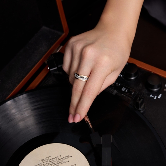 Кольцо из золота с танзанитом и бриллиантами