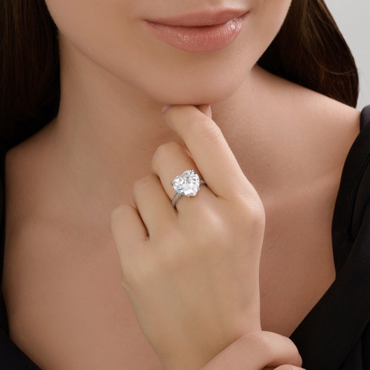 Кольцо из серебра с фианитами