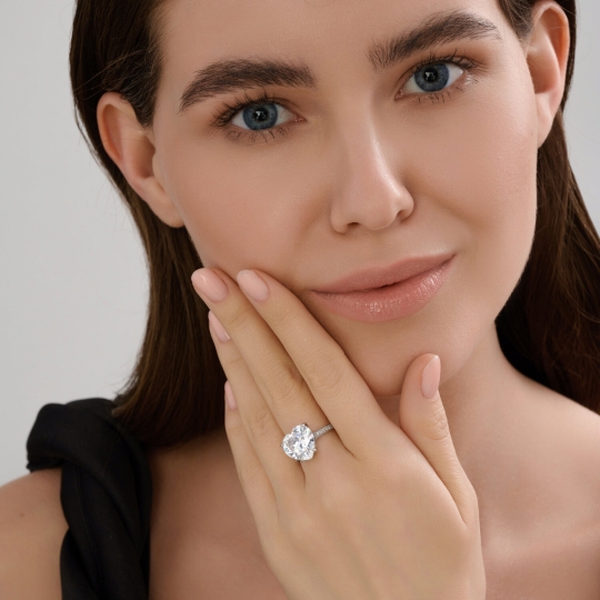 Кольцо из серебра с фианитами