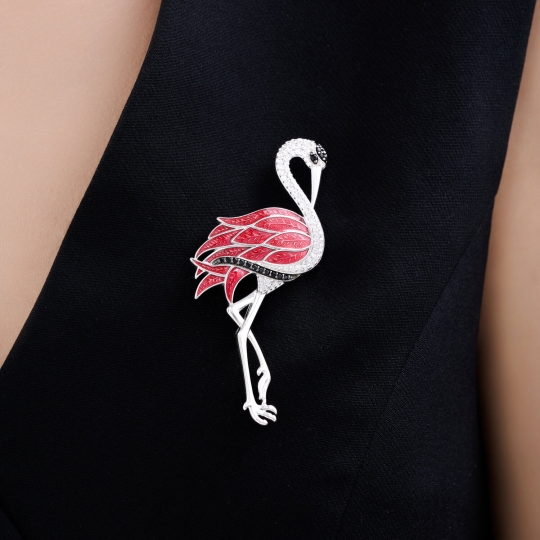 Брошь из серебра с фианитами "Саксофон"