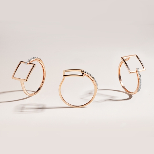 Кольцо из золота с топазами