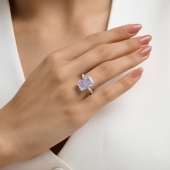 Кольцо из серебра с фианитами