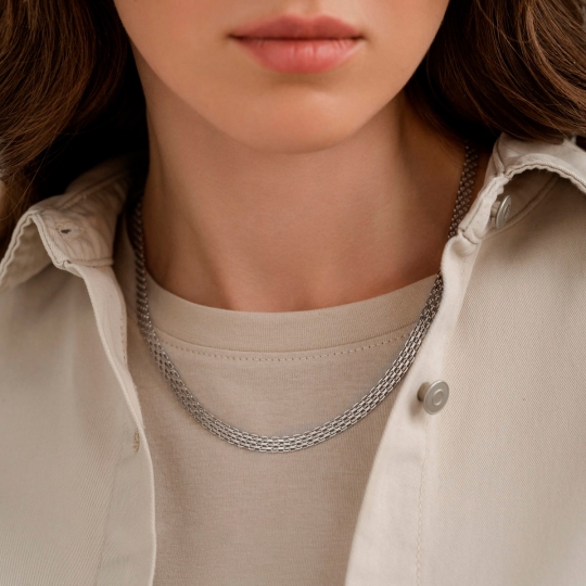 Шнурок из черного текстиля с серебряным замком