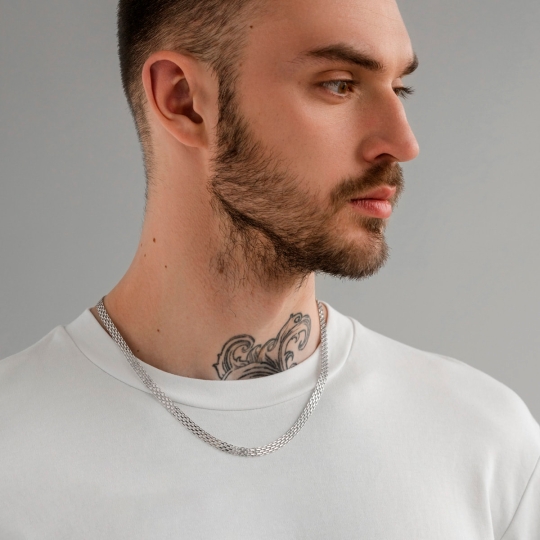 Шнурок из черного текстиля с серебряным замком