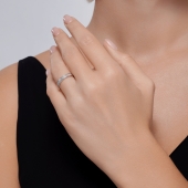 Обручальное кольцо из белого золота с бриллиантами