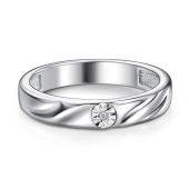 Кольцо из серебра с бриллиантом