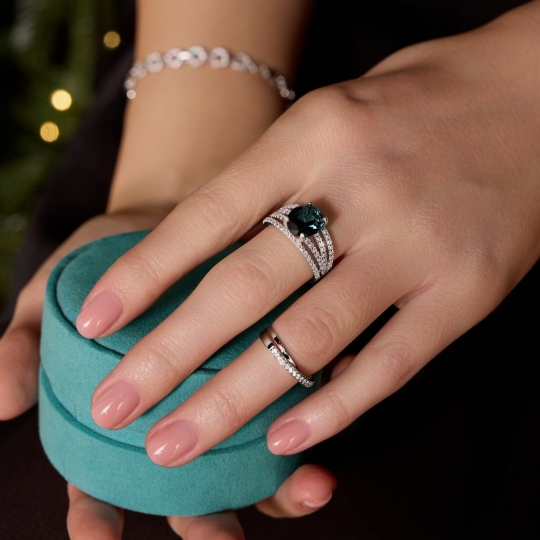 Кольцо из серебра с фианитами