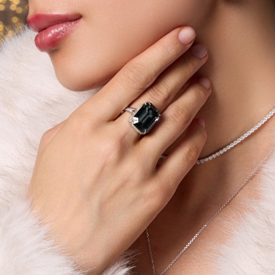 Кольцо из серебра с бриллиантом