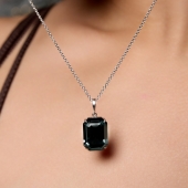 Подвеска из серебра с ювелирным кристаллом