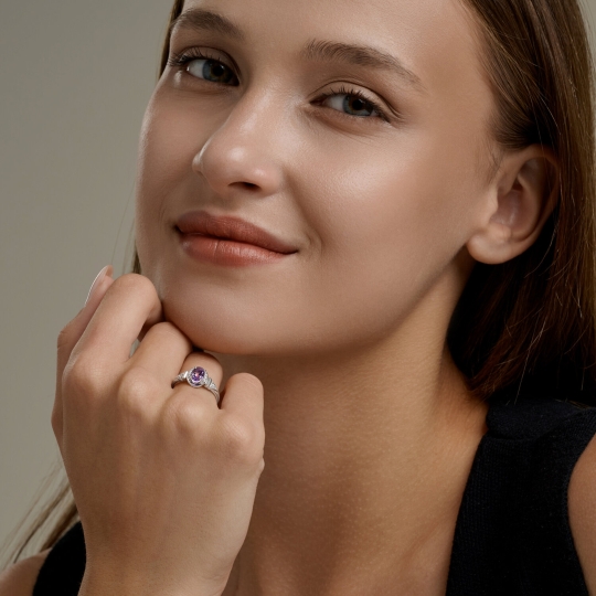 Кольцо из серебра с аметистом и фианитами