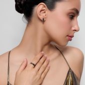 Кольцо из золота с черными фианитами