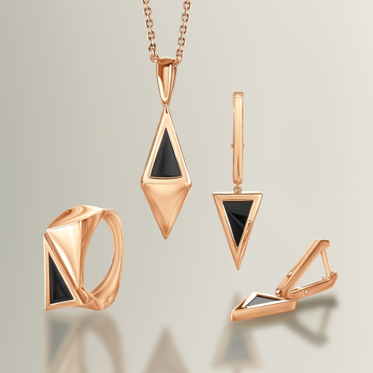 Серьги из золота с гранатами