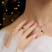 Подвеска из золота с фианитом