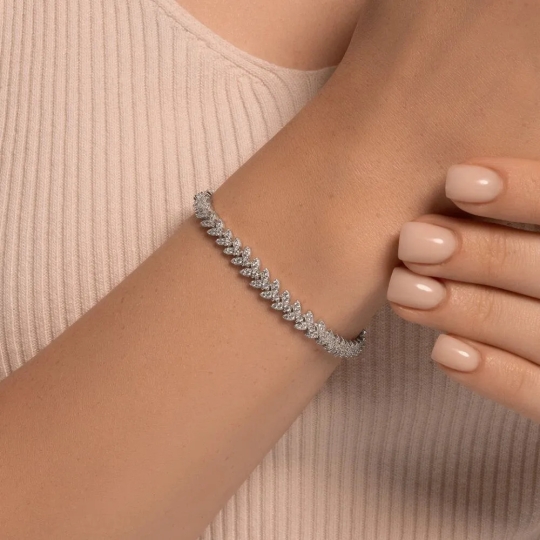 Браслет из серебра с бриллиантом