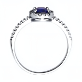 Кольцо из серебра с сапфировым корундом и фианитами